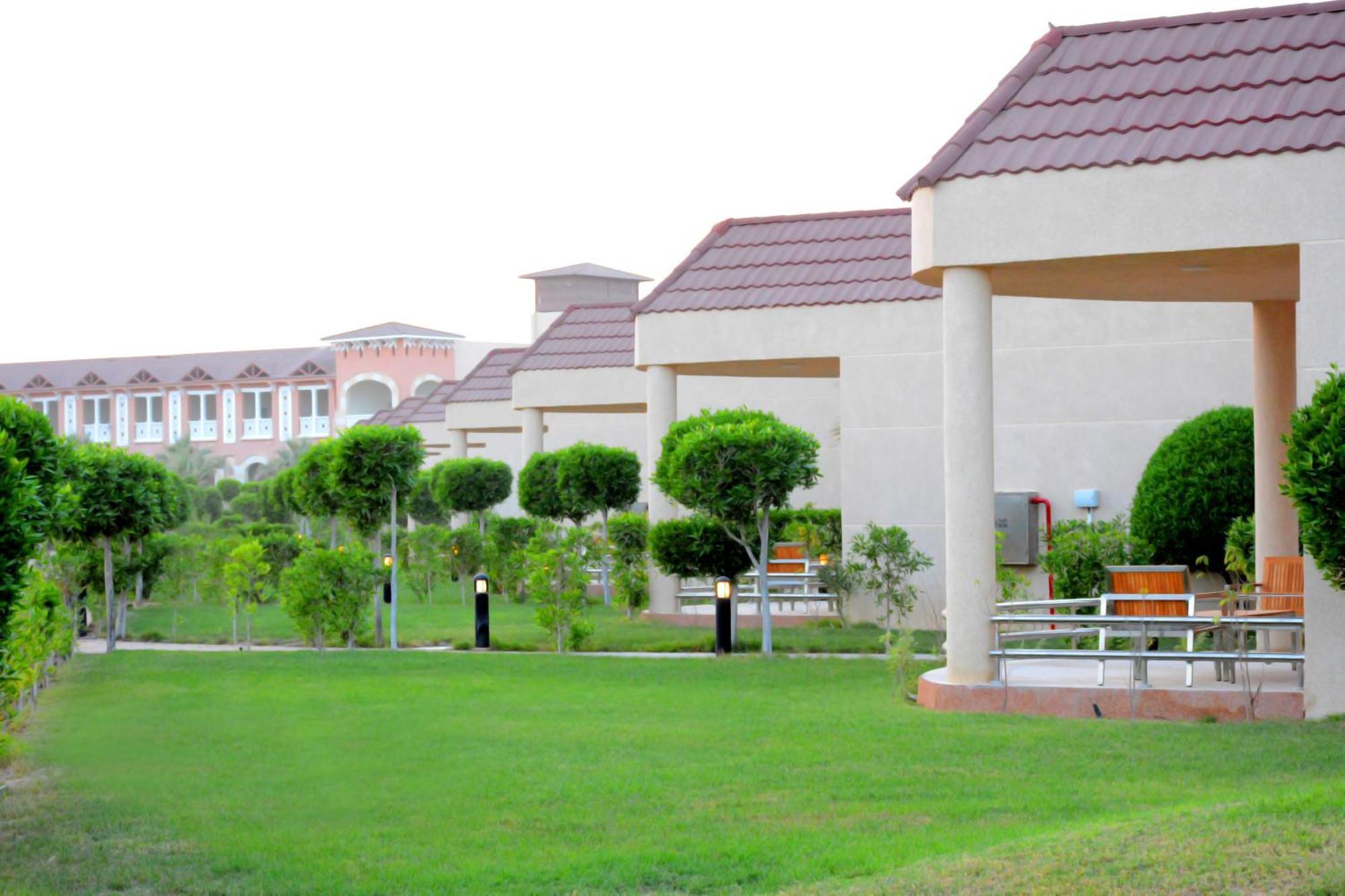 Radisson Blu Resort, Al Khobar Half Moon Bay Eksteriør bilde Residential villas in Al-Ghazal