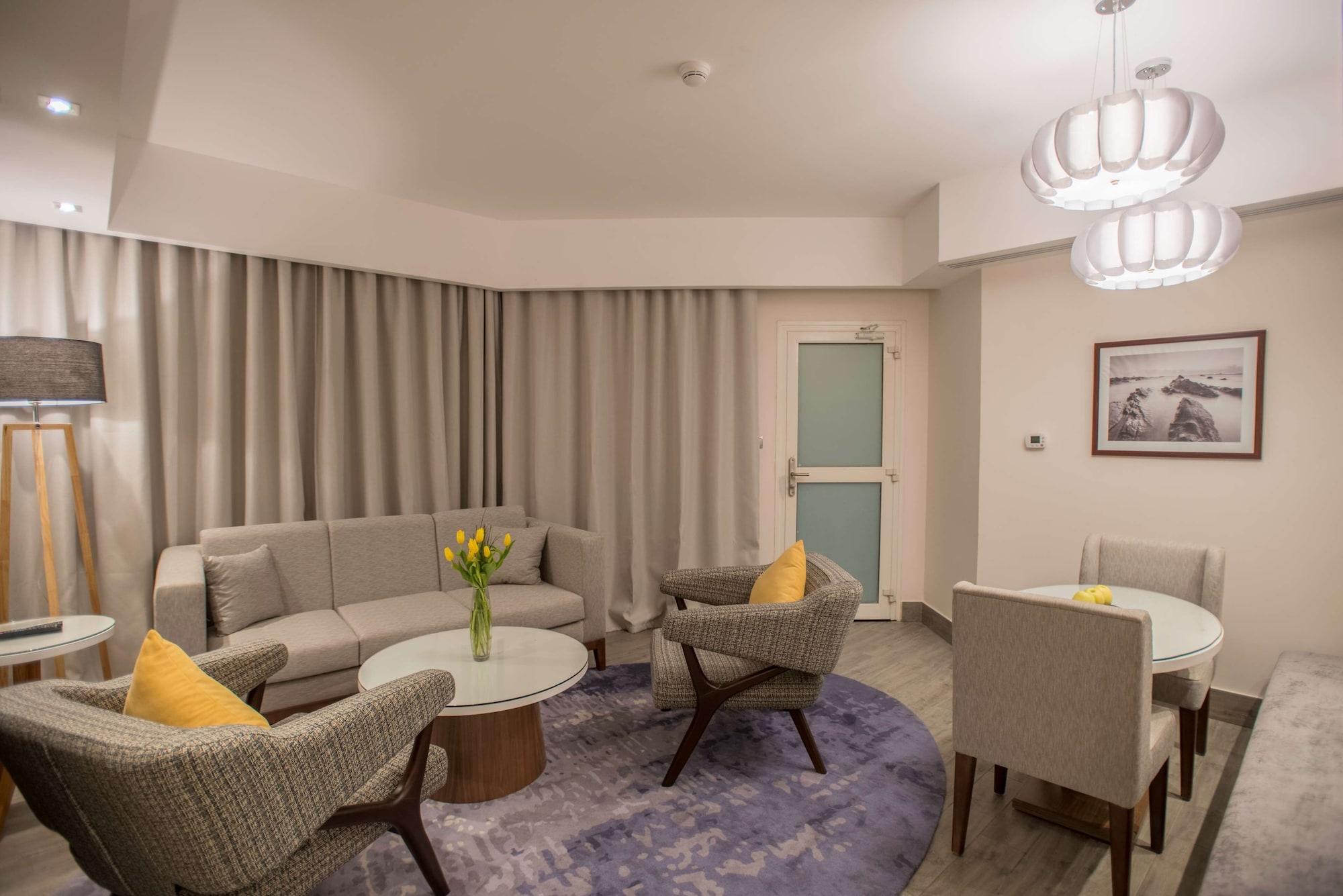 Radisson Blu Resort, Al Khobar Half Moon Bay Eksteriør bilde The interior of a suite at the hotel