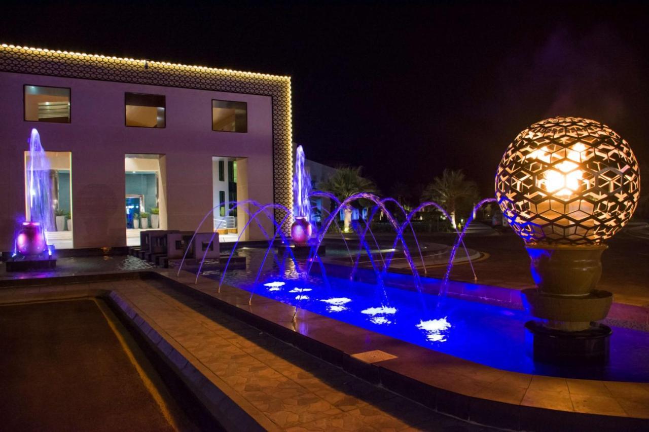 Radisson Blu Resort, Al Khobar Half Moon Bay Eksteriør bilde Fountain at the hotel