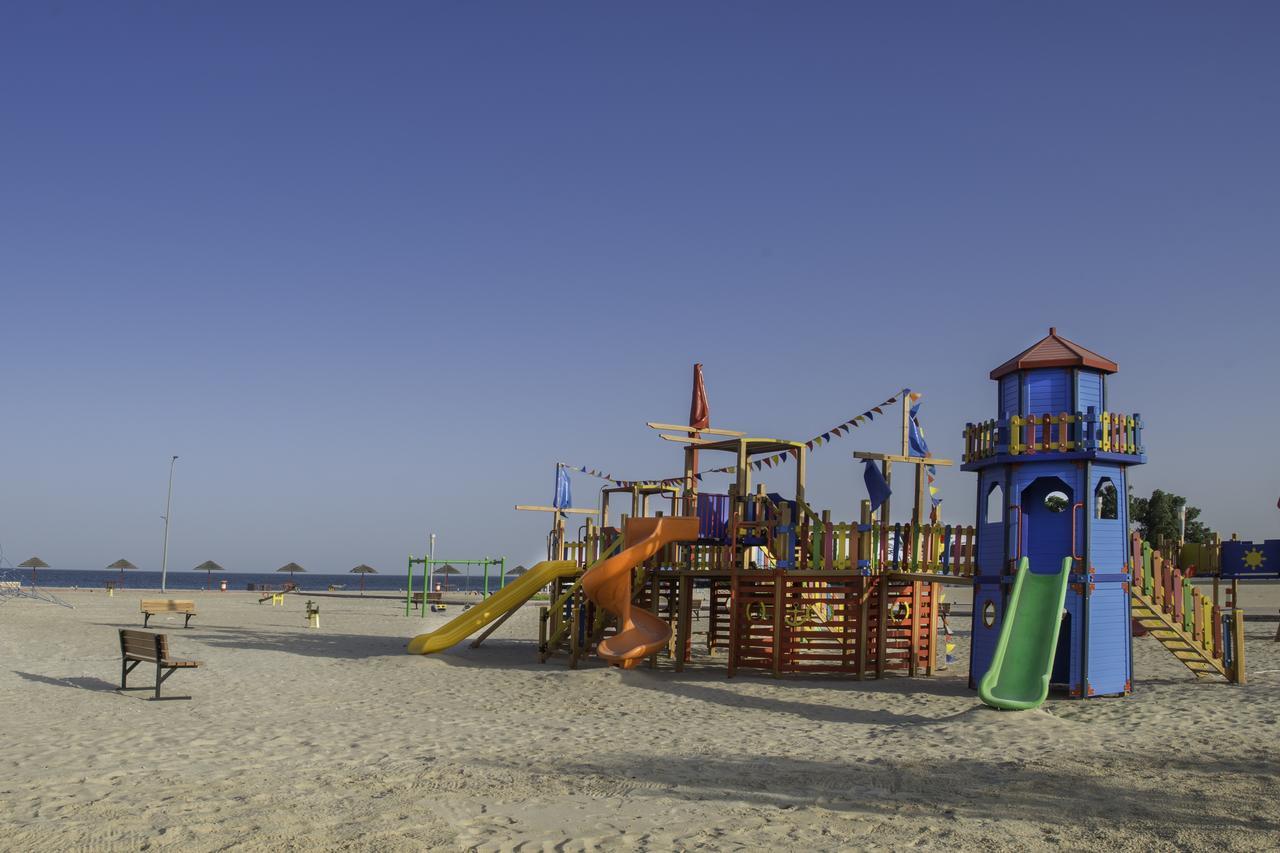 Radisson Blu Resort, Al Khobar Half Moon Bay Eksteriør bilde Playground on the beach