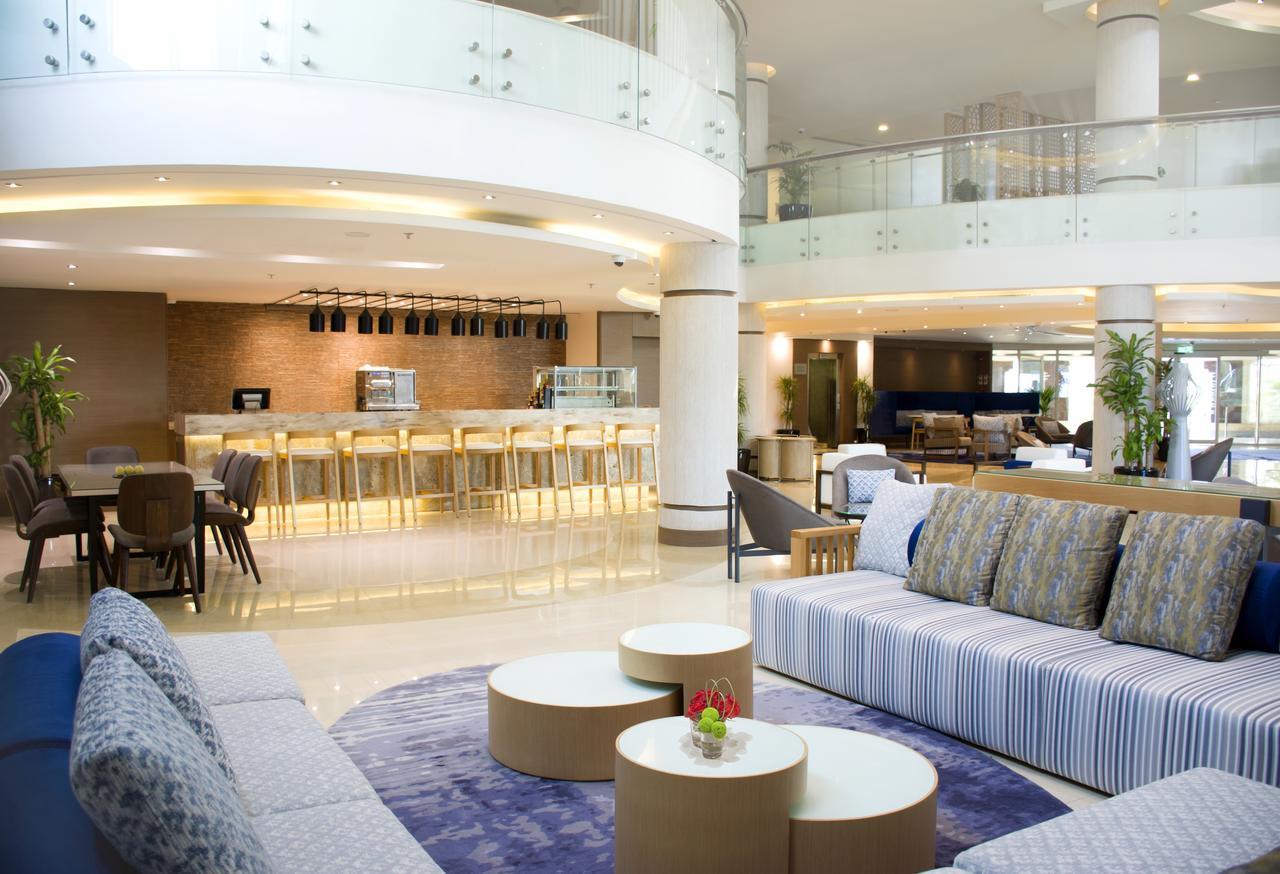 Radisson Blu Resort, Al Khobar Half Moon Bay Eksteriør bilde The lobby of the hotel
