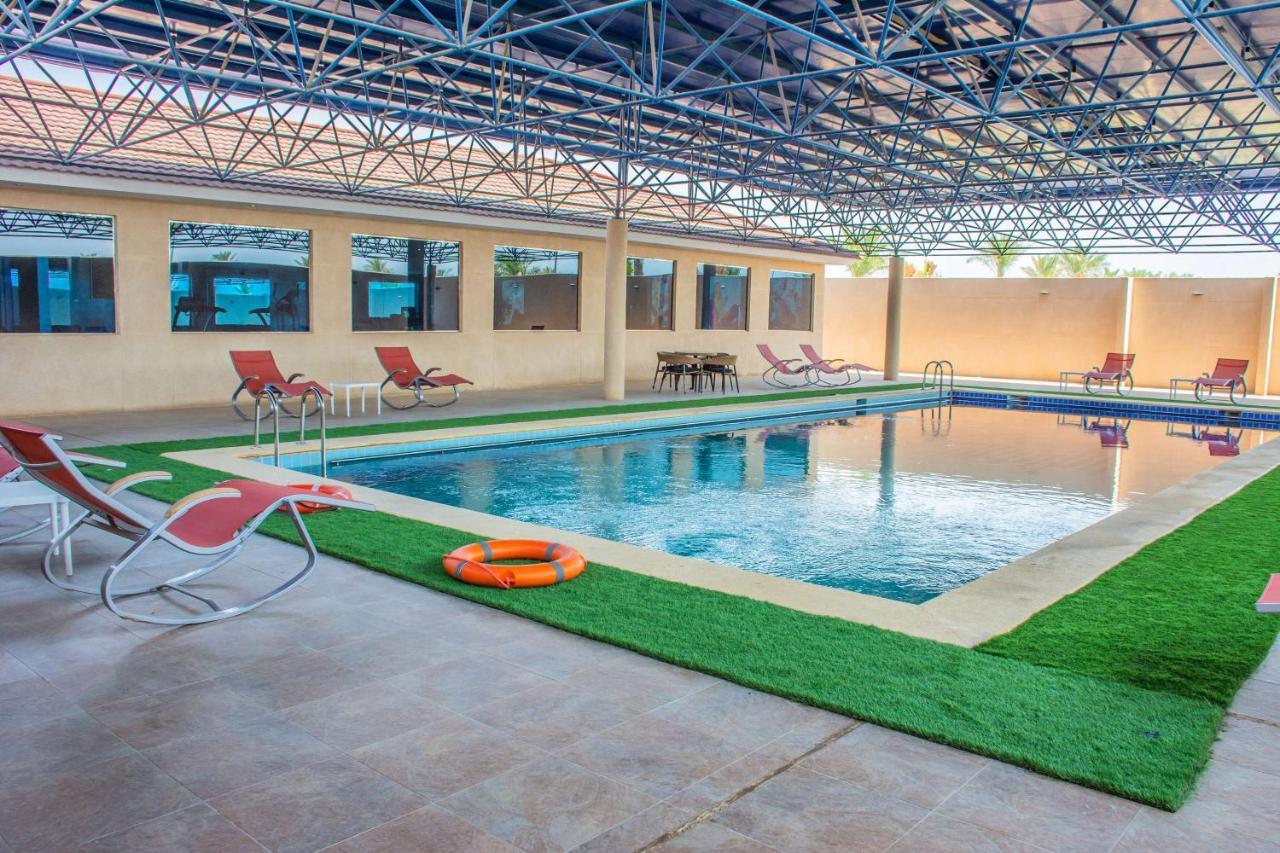 Radisson Blu Resort, Al Khobar Half Moon Bay Eksteriør bilde Swimming pool at the hotel