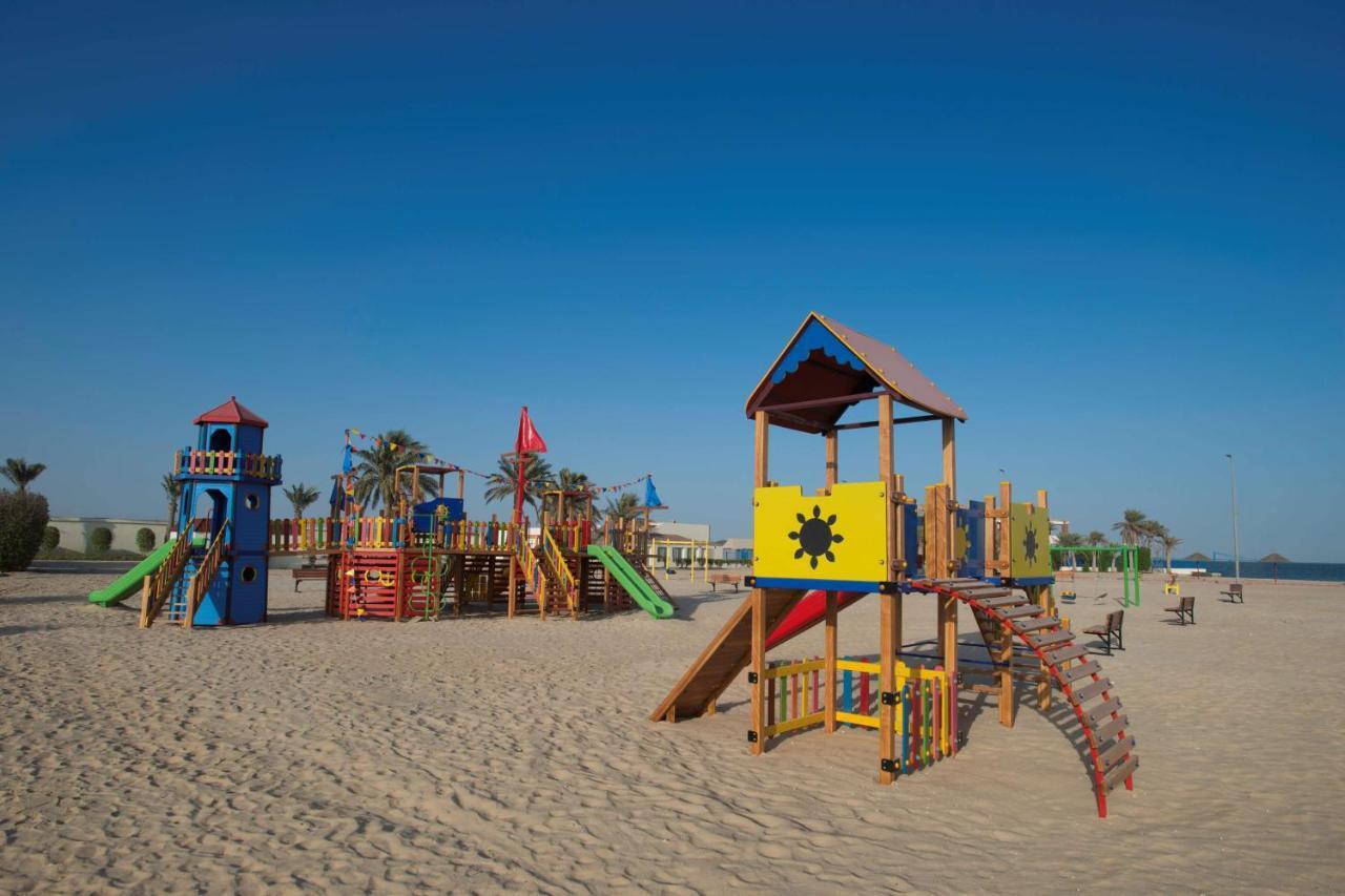 Radisson Blu Resort, Al Khobar Half Moon Bay Eksteriør bilde Playground at the beach