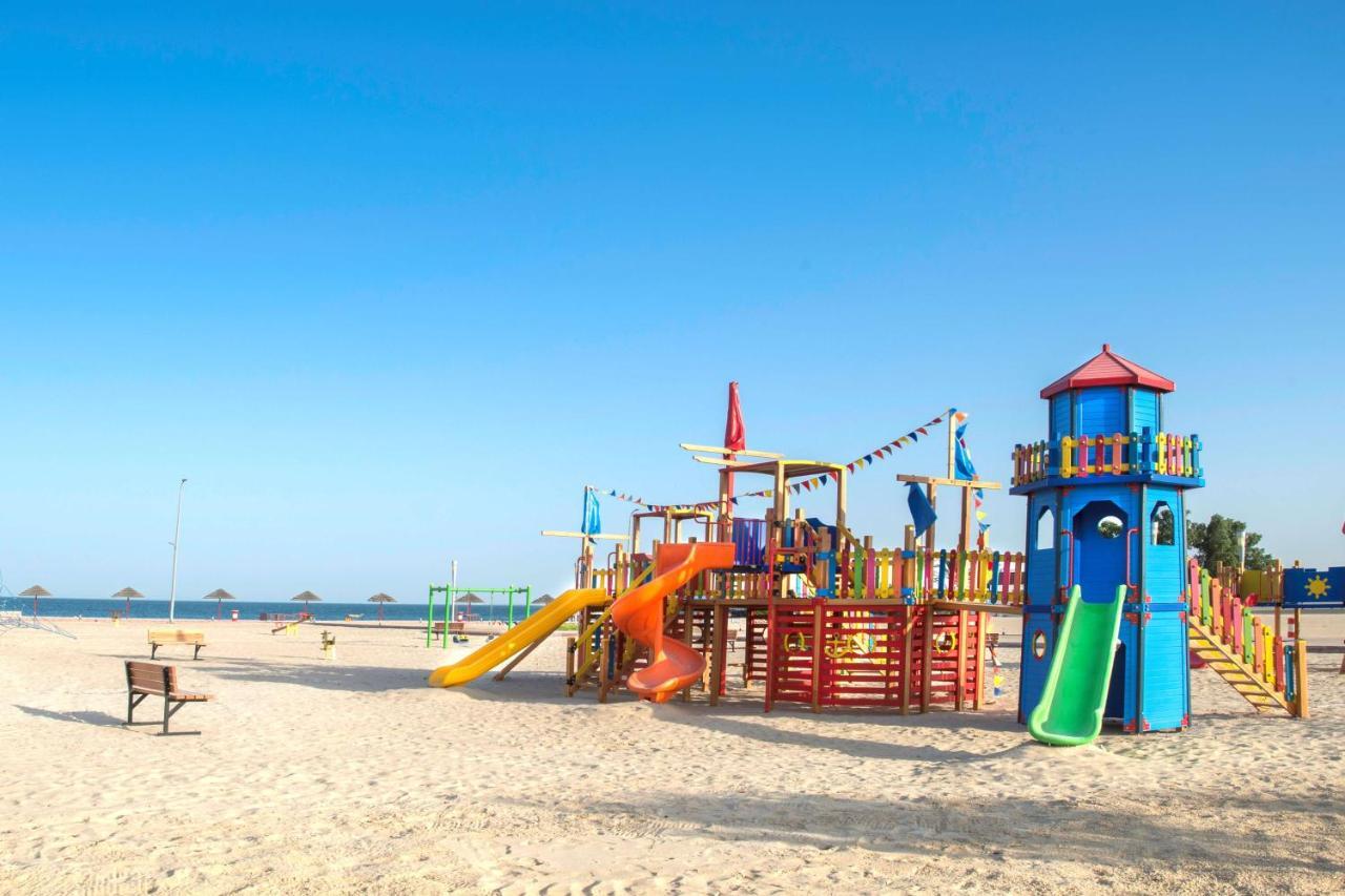 Radisson Blu Resort, Al Khobar Half Moon Bay Eksteriør bilde Playground on the beach
